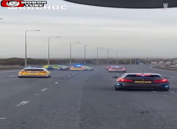 Video :To halt a BMW, police officers slammed it into the freeway's traffic flow